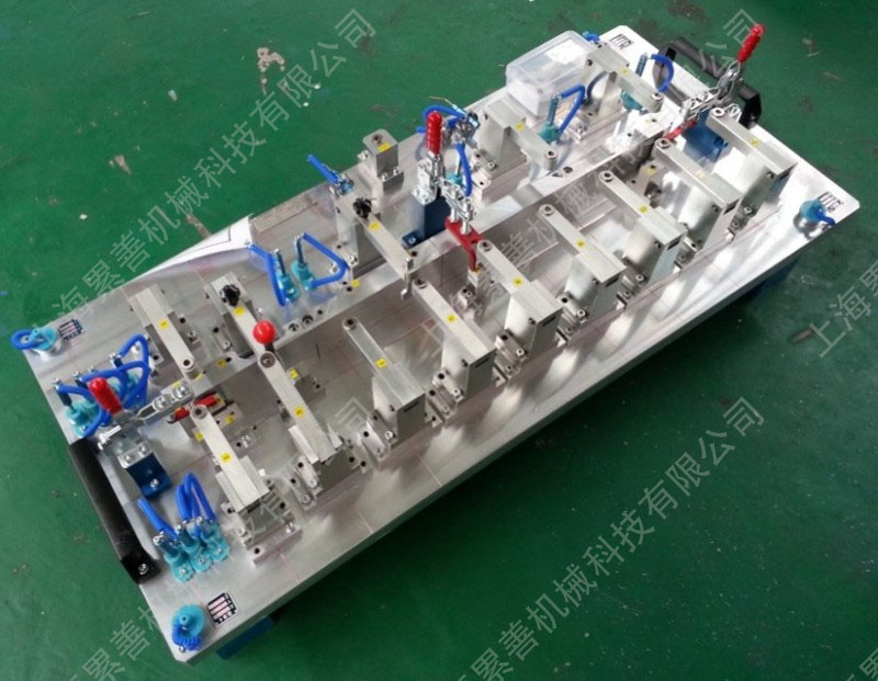 天窗流水槽檢具